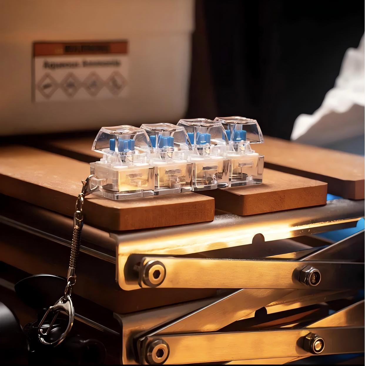 Transparent Fingertip Keyboard Keychain, To Press Key, Portable Stress Relieving Toy, Key Pendant