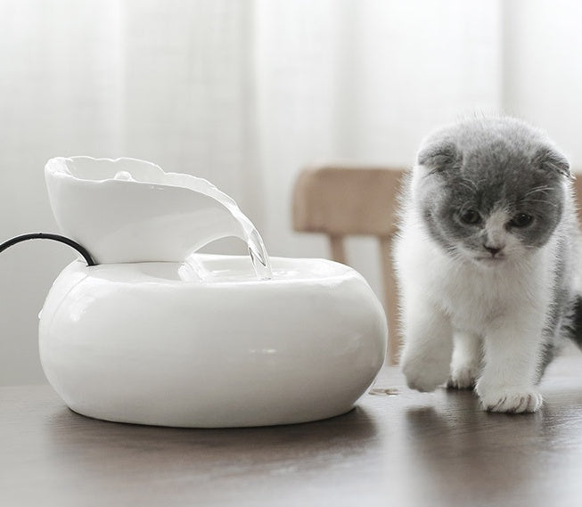 Ceramic Automatic Cat Leaf Water Dispenser