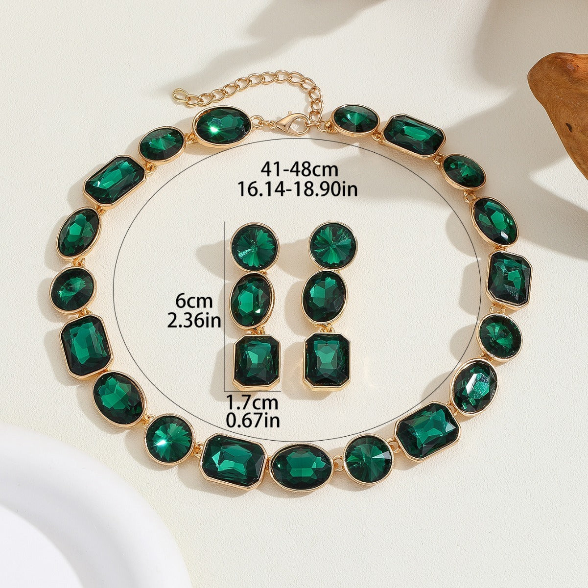 Luxurious Style Antique Style Gems Necklace For Women