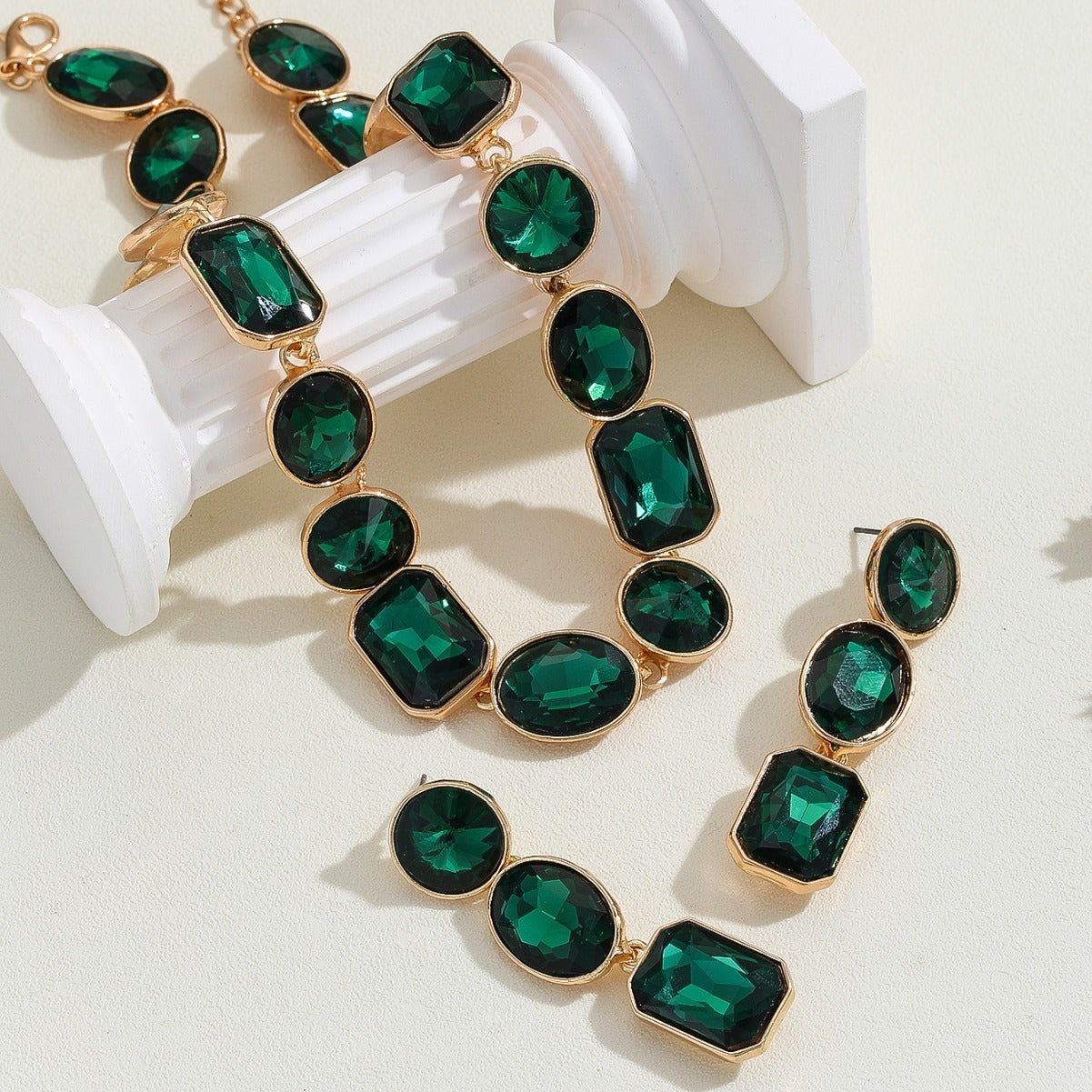 Luxurious Style Antique Style Gems Necklace For Women