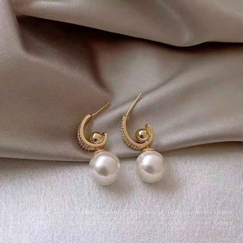 Women's Pearl Earrings